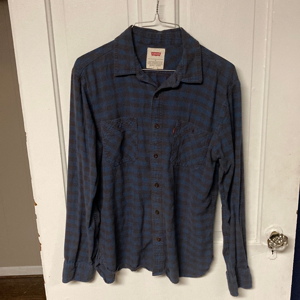 Levi’s Flannel - Picture 2 of 4